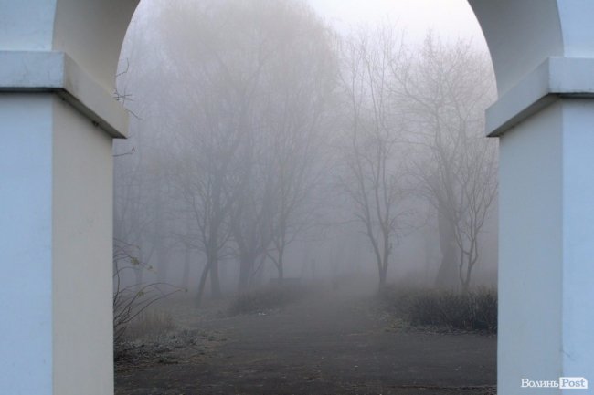 Паморозь і густий туман: чарівний ранок у Луцьку. ФОТО