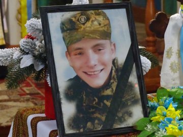 На Волині попрощалися із загиблим 20-річним Героєм Максимом Воробеєм. ФОТО