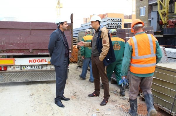 «Один з перших моїх законопроектів стосуватиметься житла для молоді», – кандидат у народні депутати Іванюк *