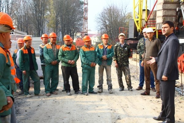 «Один з перших моїх законопроектів стосуватиметься житла для молоді», – кандидат у народні депутати Іванюк *