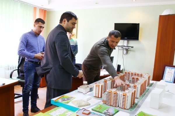 «Один з перших моїх законопроектів стосуватиметься житла для молоді», – кандидат у народні депутати Іванюк *