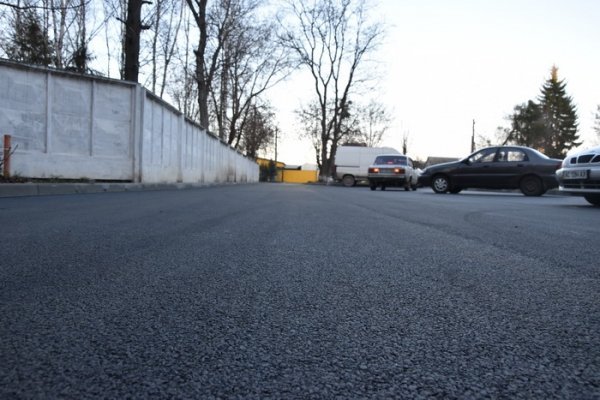 Луцьк: показали, як ремонтують двори і тротуари