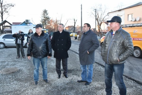 Луцьк: показали, як ремонтують двори і тротуари