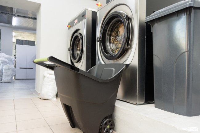 Чому брудну куртку, пальто чи пуховик варто віддати до екопральні і як це зробити у Луцьку*