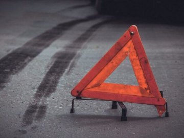 На Волині автівка збила військовослужбовицю