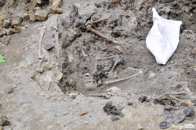 У Луцьку розкопали масове захоронення розстріляних в'язнів