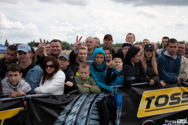 У Луцьку відбулися видовищні авто- і мотогонки. ФОТОРЕПОРТАЖ