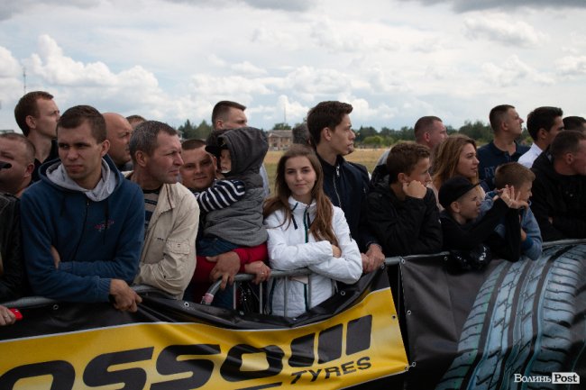 У Луцьку відбулися видовищні авто- і мотогонки. ФОТОРЕПОРТАЖ