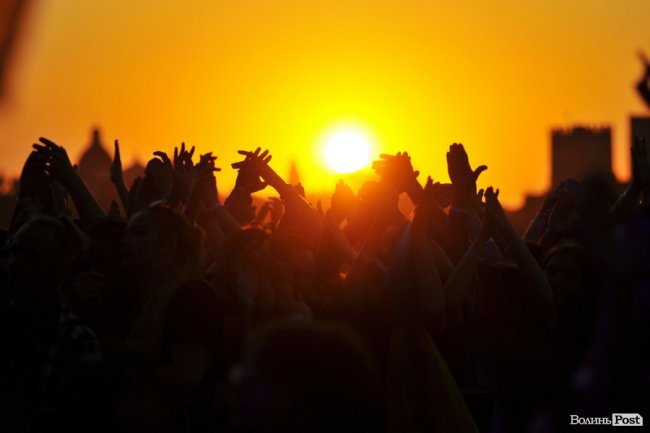 Захід сонця на «Бандерштаті»: 8 чарівних фото