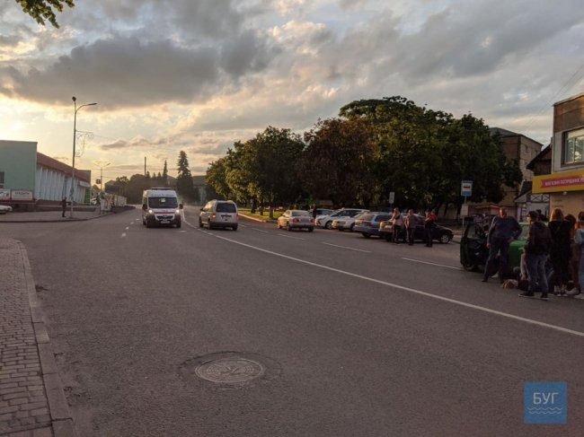 У місті на Волині легковик збив дівчину на пішохідному переході. ФОТО