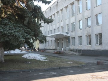  Господарський підхід: територію навколо Луцької райради облагородять та розширять парковку