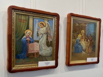 У Музеї волинської ікони – виставка сакрального живопису трьох рідних сестер