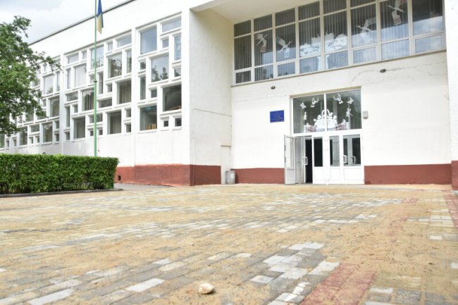 Біля луцького ринку відремонтували пішохідні доріжки. ФОТО