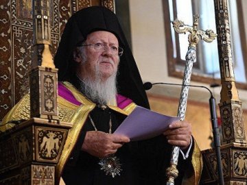 Вселенський патріарх заборонив проводити служби у церквах через коронавірус