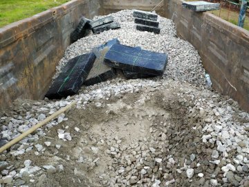 На Волині у поїзді, який перевозив  до Польщі щебінь, знайшли контрабанду. ФОТО. ВІДЕО