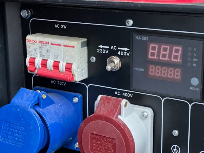 Для волинських прикордонників благодійники передали два дизельні генератори 