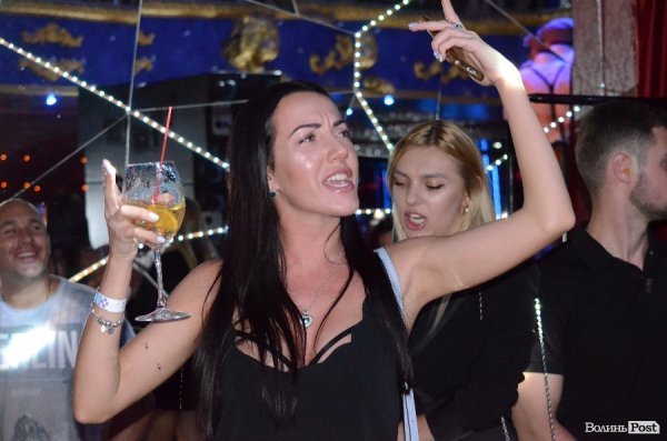 «Чорний бумер», «Харизма» і «Мурка»: в Луцьку знову виступав Seryoga. ФОТО