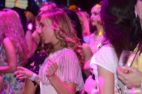 «Чорний бумер», «Харизма» і «Мурка»: в Луцьку знову виступав Seryoga. ФОТО