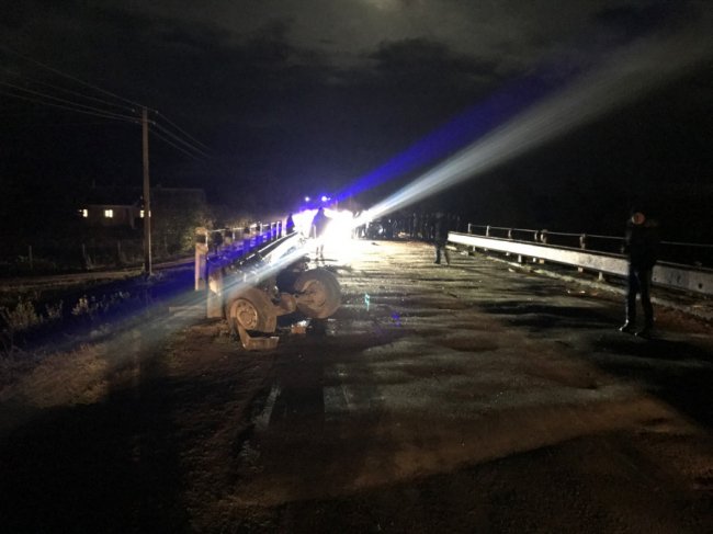 На Рівненщині посеред траси  згоріла автівка