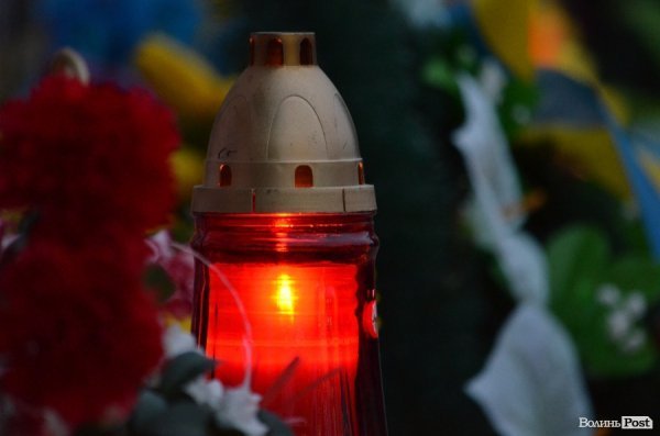 До Героїв Небесної сотні від лучан полинули ліхтарики. ФОТО