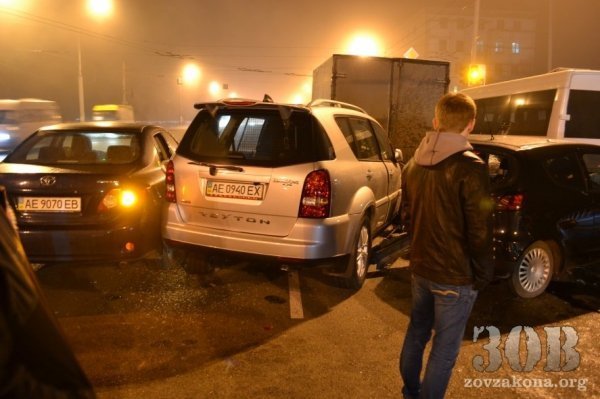 У Дніпропетровську «п'яний» джип протаранив сім авто. ФОТО. ВІДЕО