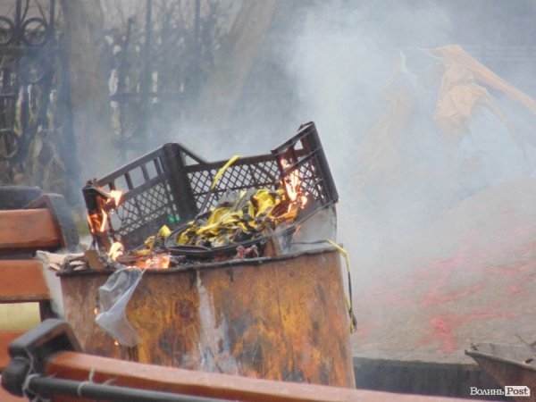 У Луцьку розбирають наметове містечко. ФОТО