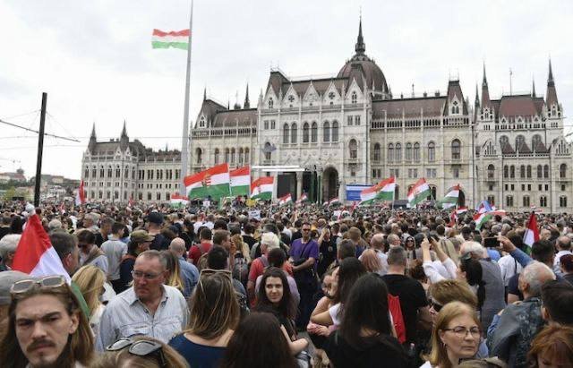 У Будапешті – багатотисячні протести проти Орбана