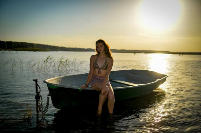 Озерна еротика: як звабливі красуні позували на Світязі. ФОТО