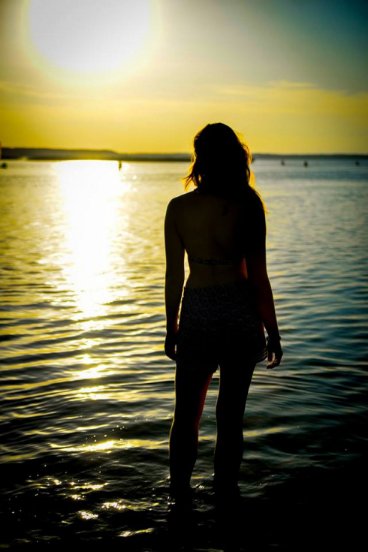 Озерна еротика: як звабливі красуні позували на Світязі. ФОТО