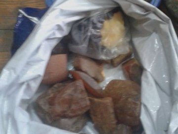 У Луцьку з офісу вилучили бурштин. ФОТО