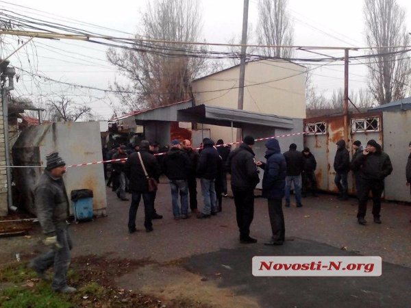 У Миколаєві банда з 18 осіб намагалась пограбувати ринок. ФОТО