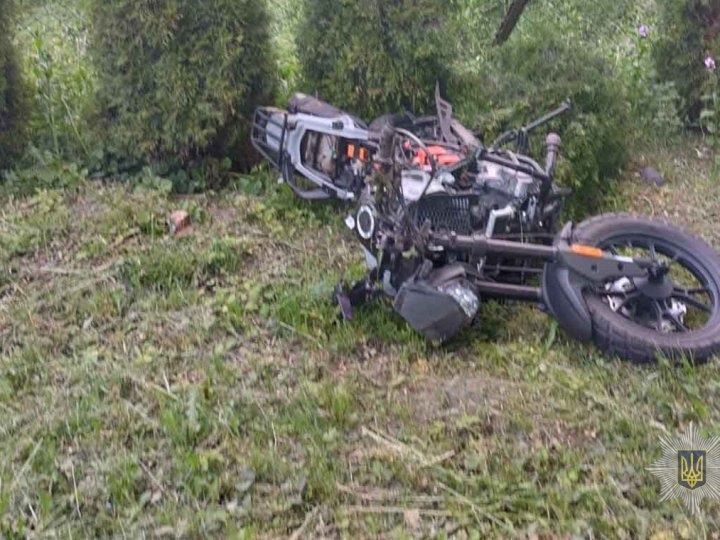 На Волині п'яна 19-річна мотоциклістка в'їхала у паркан