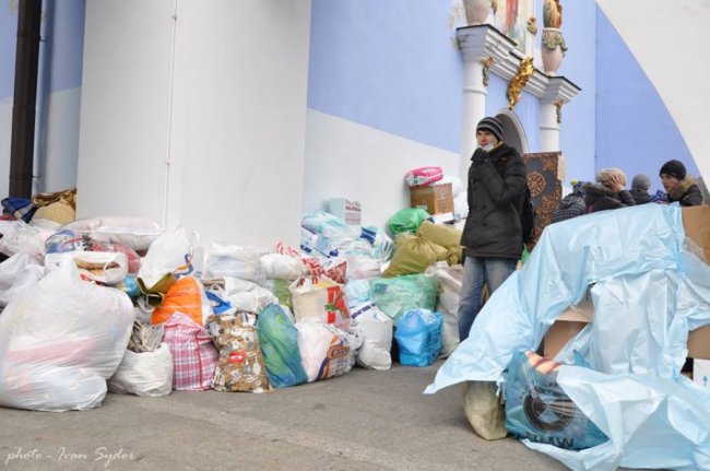 Церква, медики, тіла: священик з Волині показав трагічні кадри з протистояння на Майдані 5-річної давності