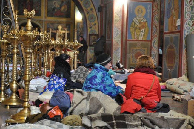 Церква, медики, тіла: священик з Волині показав трагічні кадри з протистояння на Майдані 5-річної давності