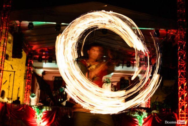 Вогонь у лініях і візерунках із «Ночі у Луцькому замку». ФОТО