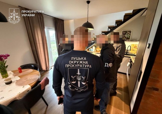  тисяч - за документи для видобутку надр: спійманому на хабарі посадовцю Луцької міськради оголосили підозру