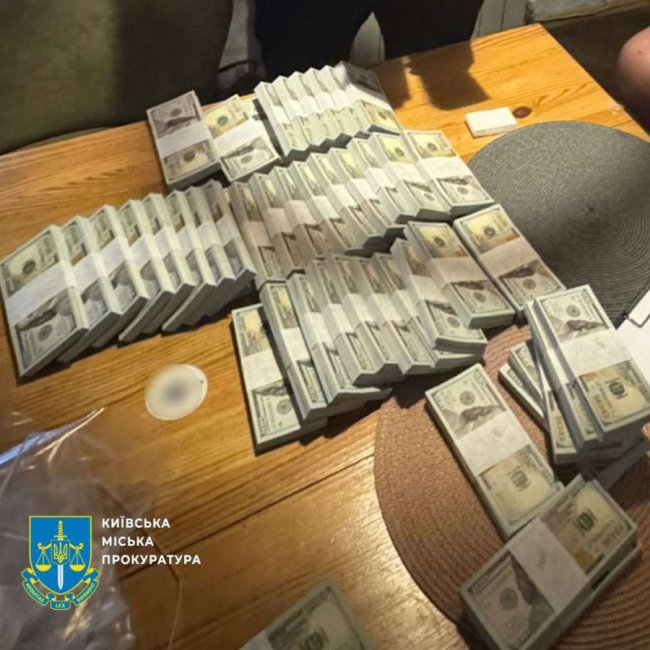 На Волині продавали посаду директора держпідприємства за 500 тис. доларів США: двох чоловіків затримали за шахрайство