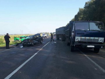 Моторошна аварія на трасі Луцьк – Рівне: за кермом «КамАзу» був волинянин