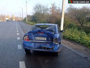 У місті на Волині вантажівка протаранила Opel, який пропускав пішоходів. ФОТО