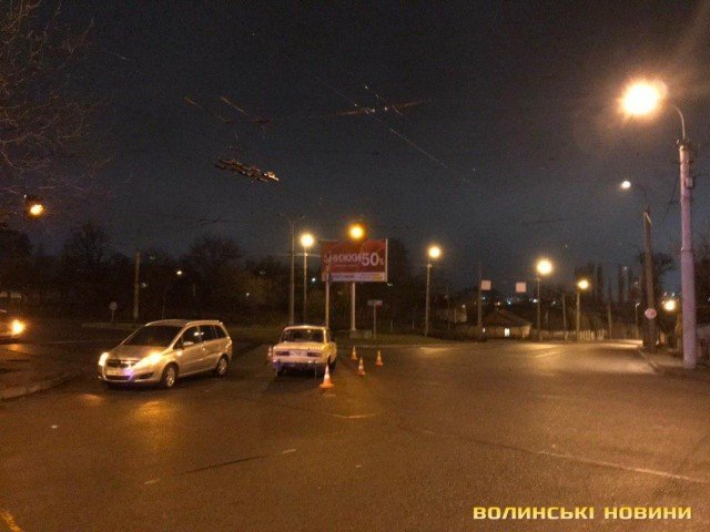 Аварія у Луцьку: на перехресті не розминулися ВАЗ і Opel