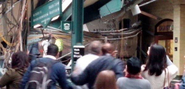 У Нью-Джерсі в годину пік потяг зійшов з рейок: понад 100 постраждалих. ФОТО