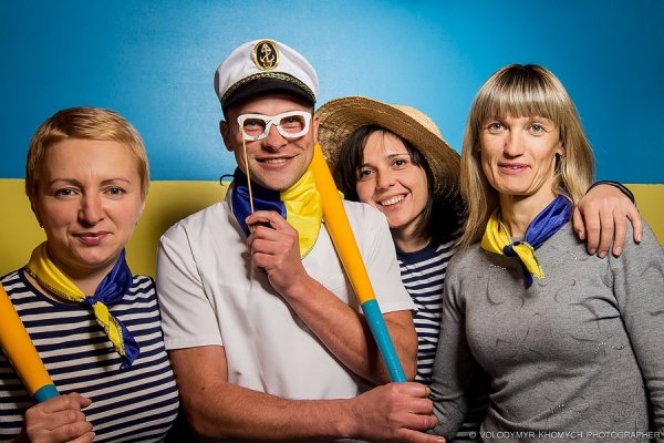 Як у Луцьку під час «Вечірки.UA» відбувалися «вибори». ФОТО