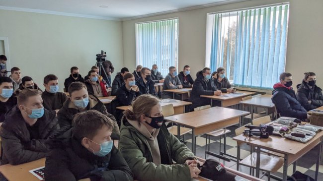 Меддопомога та евакуація: в луцькому училищі провели урок цивільного захисту