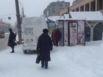 Їхав на людей і заблокував прохід: у Луцьку скаржаться на автохама