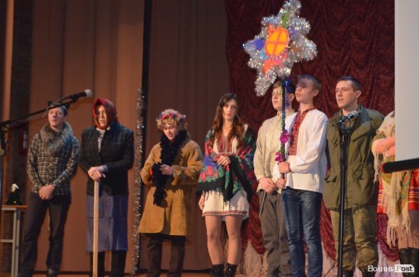 У Луцьку лунали колядки під волинку. ФОТО