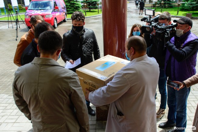 Дві волинські лікарні отримали 1400 швейцарських ІФА-тестів, що визначають антитіла до COVID-19. ФОТО
