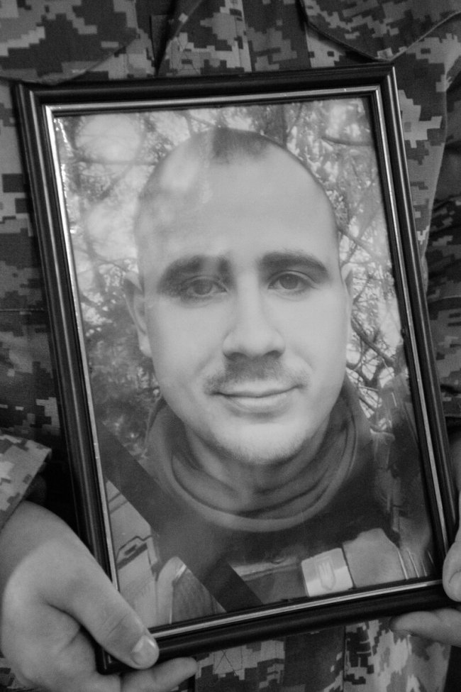 Лучани провели в останню путь Захисника Юрія Волошина