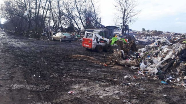 За кошти небайдужих громадян: у громаді на Волині впорядковують сміттєзвалище. ФОТО