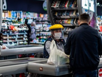 Поліцейські за номерами авто вичислили волинянина, який був у магазині без маски