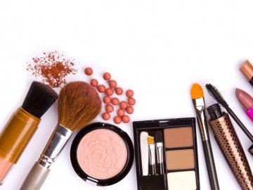 Чому варто купувати косметику онлайн*